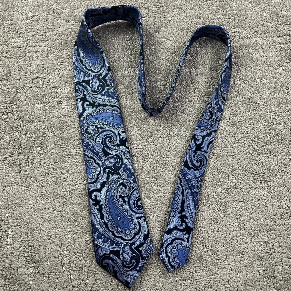 Kenneth Roberts Platinum Mens Tie Blue Black Paisley Woven Jacquard Necktie